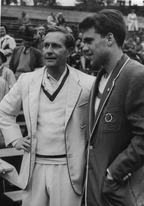 Tennis U.B.z. Gottfried von Cramm (links Deutschland) besiegte Kurt Nielsen (Daenemark) in drei Saetzen 18.05.1951