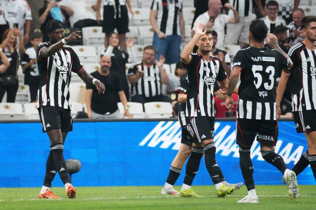 Tammy Abraham of Besiktas celebrates after scoring the second goal of his team with teammates during the UEFA Conference League 2025 26 Third Qualifying Round Second Leg match between Besiktas and St Patricks at Tupras Stadium on August 14, 2025 in Istanbul , Turkey. ( Photo by Seskimphoto ) Istanbul Turkey Istanbul Turkey Copyright: xSeskimphotox Besiktas_StPatricks_140825 (119)