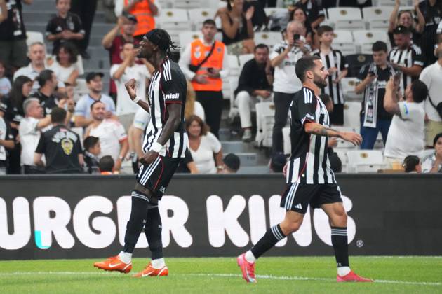Tammy Abraham (9) of Besiktas celebrates after scoring the second goal of his team with Rafa Silva (27) during the UEFA Conference League 2025 26 Third Qualifying Round Second Leg match between Besiktas and St Patricks at Tupras Stadium on August 14, 2025 in Istanbul , Turkey. ( Photo by Seskimphoto ) Istanbul Turkey Istanbul Turkey Copyright: xSeskimphotox Besiktas_StPatricks_140825 (129)