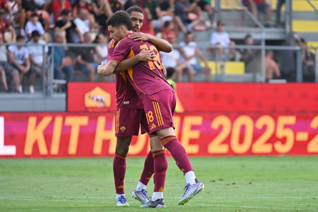 Matias Soule of AS Roma celebrates scoring his goal during the friendly match between AS Roma v Neom at Benito Stirpe stadium in Frosinone, Italy, Aug 16th,, 2025. Mattia Vian during Roma vs Neom, Friendly football match in Frosinone, Italy, August 16 2025 Copyright: xMattiaxVian IPAxSportx xipa-agency.netx xx IPA_62581139 IPA_Agency_IPA62581139