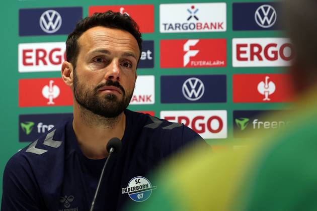 17.08.2025, xrekx, Fussball DFB Pokal 1.Runde, Viktoria Koeln - SC Paderborn 07 v.l. Ralf Kettemann Trainer (SC Paderborn 07) Pressekonferenz nach dem Spiel (DFL DFB REGULATIONS PROHIBIT ANY USE OF PHOTOGRAPHS as IMAGE SEQUENCES and or QUASI-VIDEO) Koeln