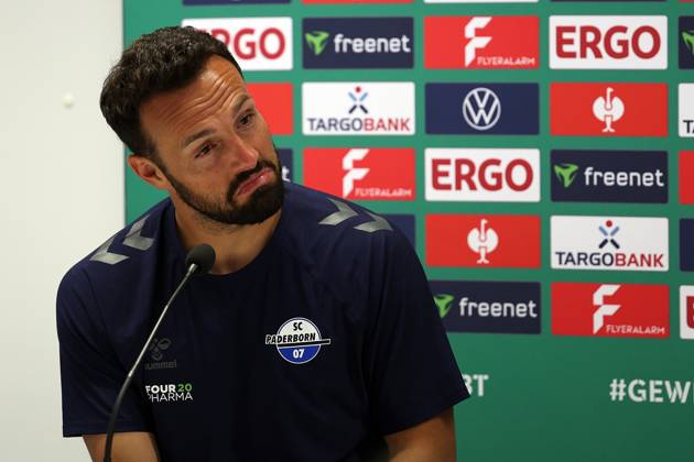 17.08.2025, xrekx, Fussball DFB Pokal 1.Runde, Viktoria Koeln - SC Paderborn 07 v.l. Ralf Kettemann Trainer (SC Paderborn 07) Pressekonferenz nach dem Spiel (DFL DFB REGULATIONS PROHIBIT ANY USE OF PHOTOGRAPHS as IMAGE SEQUENCES and or QUASI-VIDEO) Koeln