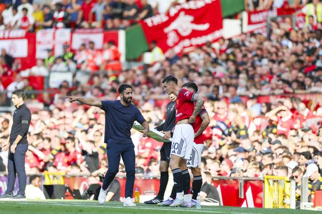 Manchester United, ManU FC v Arsenal FC, English Premier League Manchester United Manager Head Coach Ruben Amorim instructs Manchester United Benjamin Sesko (30) substitution during the Manchester United FC v Arsenal FC English Premier League match at Old Trafford, Manchester, England, United Kingdom on 17 August 2025 Credit: Phil Duncan Every Second Media Editorial use only. All images are copyright Every Second Media Limited. No images may be reproduced without prior permission. All rights reserved. Premier League and Football League images are subject to licensing agreements with Football DataCo Limited. see https: www.football-dataco.com Copyright: xIMAGO EveryxSecondxMediax ESM-1556-0026 PhilxDuncanx xEveryxSecondxMediax