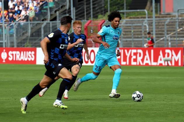 17.08.2025, xsscx, Fuflball, DFB-Pokal 1. Runde, Viktoria KËÜln - SC Paderborn 07, Sportpark HËÜhenberg Saison 2025 2026: Benjamin Zank (Viktoria KËÜln 23) NRW Deutschland DFB regulations prohibit any use of photographs as image sequences and or quasi-video. Nordrhein-Westfalen Deutschland