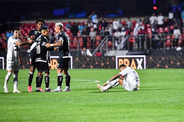 Santos FC x Vasco da Gama SaO PAULO, SP - 17.08.2025: SANTOS FC X VASCO DA GAMA - Santos& 39; Neymar laments the defeat and leaves the field crying after the match between Santos FC x Vasco da Gama, valid for the twentieth round of the 2025 Brazilian Football Championship, this Sunday, (17) at Morumbis, SP. (Photo: Roberto Casimiro Fotoarena) x2789168x  RobertoxCasimiro