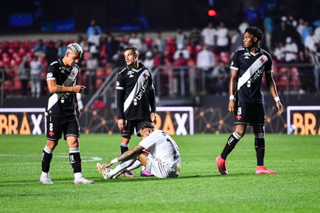 Santos FC x Vasco da Gama SaO PAULO, SP - 17.08.2025: SANTOS FC X VASCO DA GAMA - Santos& 39; Neymar laments the defeat and leaves the field crying after the match between Santos FC x Vasco da Gama, valid for the twentieth round of the 2025 Brazilian Football Championship, this Sunday, (17) at Morumbis, SP. (Photo: Roberto Casimiro Fotoarena) x2789169x  RobertoxCasimiro