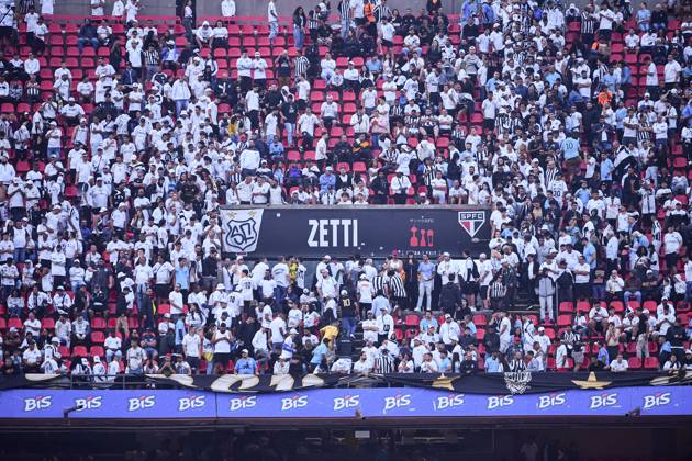 Santos FC x Vasco da Gama SaO PAULO, SP - 17.08.2025: SANTOS FC X VASCO DA GAMA - Santos fans leave the stadium before the end of the match between Santos FC x Vasco da Gama, valid for the twentieth round of the 2025 Brazilian Football Championship, this Sunday, (17) at Morumbis, SP. (Photo: Roberto Casimiro Fotoarena) x2789175x  RobertoxCasimiro
