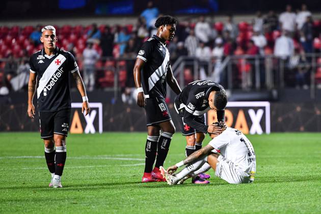 Santos FC x Vasco da Gama SaO PAULO, SP - 17.08.2025: SANTOS FC X VASCO DA GAMA - Santos& 39; Neymar laments the defeat and leaves the field crying after the match between Santos FC x Vasco da Gama, valid for the twentieth round of the 2025 Brazilian Football Championship, this Sunday, (17) at Morumbis, SP. (Photo: Roberto Casimiro Fotoarena) x2789179x  RobertoxCasimiro