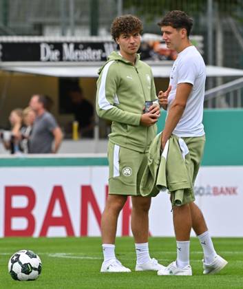 17.08.2025 - Fussball - Saison 2025 2026 - DFB Pokal Vereinspokal - 01. Runde: TUS Blau Weiß BW Lohne BWL - SpVgg Greuther Fürth ( Kleeblatt ) - Sportfoto Zink MeZi - xmexzix - regulations prohibit any use of photographs as image sequences and or quasi-video - Raul Marita (38, SpVgg Greuther Fürth, links ) Jakob Engel (35,SpVgg Greuther Fürth )
