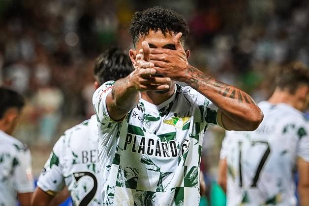 August 10, 2025, Moreira De Conegos, Portugal, Portugal: Yan LINCON FARIAS DE SOUSA of Moreirense FC celebrates his goal during the Liga Portugal Betlic match between Moreirense FC and FC Alverca at Estadio Comendador Joaquim de Almeida Freitas on August 10, 2025 in Moreira de Conegos, Portugal. Moreira De Conegos Portugal - ZUMAm308 20250810_zsp_m308_022 Copyright: xMatthieuxMirvillex
