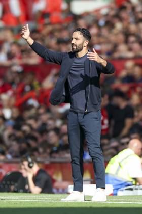 Manchester United, ManU FC v Arsenal FC, English Premier League Manchester United Manager Head Coach Ruben Amorim gestures during the Manchester United FC v Arsenal FC English Premier League match at Old Trafford, Manchester, England, United Kingdom on 17 August 2025 Credit: Phil Duncan Every Second Media Editorial use only. All images are copyright Every Second Media Limited. No images may be reproduced without prior permission. All rights reserved. Premier League and Football League images are subject to licensing agreements with Football DataCo Limited. see https: www.football-dataco.com Copyright: xIMAGO EveryxSecondxMediax ESM-1556-0170 PhilxDuncanx xEveryxSecondxMediax