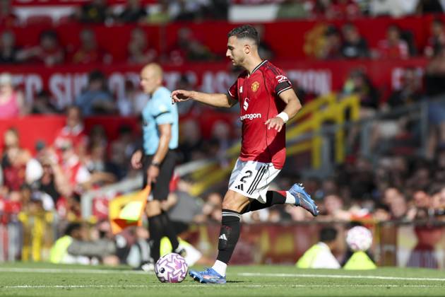 Manchester United, ManU FC v Arsenal FC, English Premier League Manchester United defender Diogo Dalot (2) during the Manchester United FC v Arsenal FC English Premier League match at Old Trafford, Manchester, England, United Kingdom on 17 August 2025 Credit: Phil Duncan Every Second Media Editorial use only. All images are copyright Every Second Media Limited. No images may be reproduced without prior permission. All rights reserved. Premier League and Football League images are subject to licensing agreements with Football DataCo Limited. see https: www.football-dataco.com Copyright: xIMAGO EveryxSecondxMediax ESM-1556-0173 PhilxDuncanx xEveryxSecondxMediax
