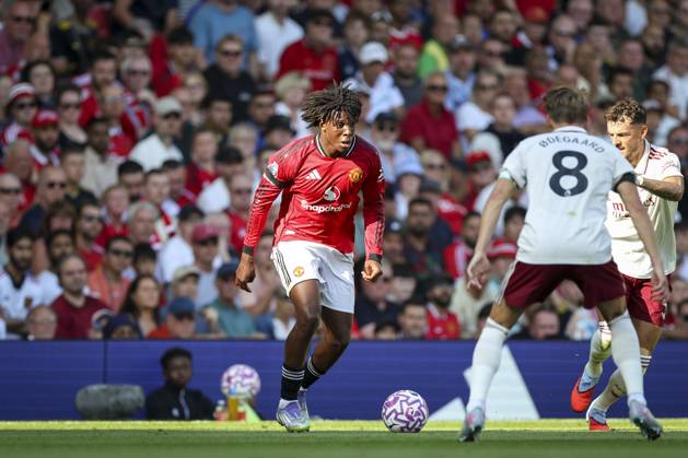 Manchester United, ManU FC v Arsenal FC, English Premier League Manchester United defender Patrick Dorgu (13) during the Manchester United FC v Arsenal FC English Premier League match at Old Trafford, Manchester, England, United Kingdom on 17 August 2025 Credit: Phil Duncan Every Second Media Editorial use only. All images are copyright Every Second Media Limited. No images may be reproduced without prior permission. All rights reserved. Premier League and Football League images are subject to licensing agreements with Football DataCo Limited. see https: www.football-dataco.com Copyright: xIMAGO EveryxSecondxMediax ESM-1556-0174 PhilxDuncanx xEveryxSecondxMediax