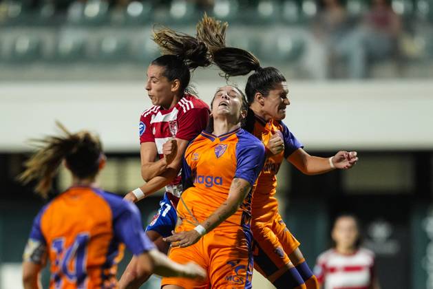 August 20, 2025, Sevilla, Sevilla, SPAIN: Andrea Gomez of Granada CF and Lorena Herrera of Malaga CF in action during Andalusian Women s Football Cup match played between Granada CF and Malaga CF at Rafael Gordillo City on August 20, 2025 in Sevilla, Spain Sevilla SPAIN - ZUMAa181 20250820_zaa_a181_122 Copyright: xJoaquinxCorcherox