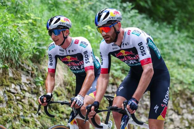 Radsport UCI ProSeries Men Elite LIDL Deutschland Tour 2025 Etappe 2 Herford - Arnsberg am 22.08.2025 Florian Lipowitz ( RED BULL - BORA - HANSGROHE ), links - Jordi Meeus ( RED BULL - BORA - HANSGROHE ), rechts