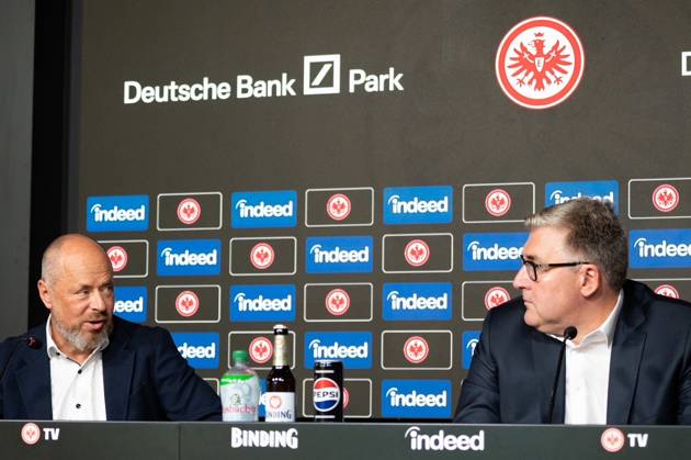2025.08.22 xVVx Fussball 1. Bundesliga Eintracht Frankfurt Saisonauftakt-Pressekonferenz mit Vorstandssprecher Axel Hellmann v.l., Indeed-Chef Frank Hensgens und Vorstandssprecher Axel Hellmann bei der Pressekonferenz (DFL DFB REGULATIONS PROHIBIT ANY USE OF PHOTOGRAPHS as IMAGE SEQUENCES and or QUASI-VIDEO) Copyright: JoaquimxFerreira