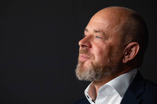 2025.08.22 xVVx Fussball 1. Bundesliga Eintracht Frankfurt Saisonauftakt-Pressekonferenz mit Vorstandssprecher Axel Hellmann v.l., Indeed Frank Hensgens zeigt sich zufrieden (DFL DFB REGULATIONS PROHIBIT ANY USE OF PHOTOGRAPHS as IMAGE SEQUENCES and or QUASI-VIDEO) Copyright: JoaquimxFerreira