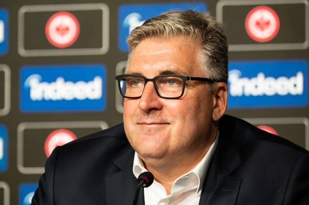2025.08.22 xVVx Fussball 1. Bundesliga Eintracht Frankfurt Saisonauftakt-Pressekonferenz mit Vorstandssprecher Axel Hellmann v.l., Vorstandssprecher Axel Hellmann lacht (DFL DFB REGULATIONS PROHIBIT ANY USE OF PHOTOGRAPHS as IMAGE SEQUENCES and or QUASI-VIDEO) Copyright: JoaquimxFerreira
