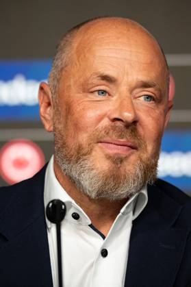 2025.08.22 xVVx Fussball 1. Bundesliga Eintracht Frankfurt Saisonauftakt-Pressekonferenz mit Vorstandssprecher Axel Hellmann v.l., Indeed Frank Hensgens zeigt sich zufrieden (DFL DFB REGULATIONS PROHIBIT ANY USE OF PHOTOGRAPHS as IMAGE SEQUENCES and or QUASI-VIDEO) Copyright: JoaquimxFerreira