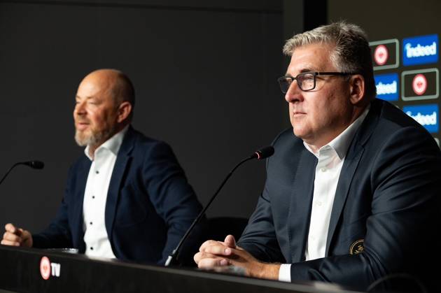 2025.08.22 xVVx Fussball 1. Bundesliga Eintracht Frankfurt Saisonauftakt-Pressekonferenz mit Vorstandssprecher Axel Hellmann v.l., Indeed Frank Hensgens und Vorstandssprecher Axel Hellmann (DFL DFB REGULATIONS PROHIBIT ANY USE OF PHOTOGRAPHS as IMAGE SEQUENCES and or QUASI-VIDEO) Copyright: JoaquimxFerreira