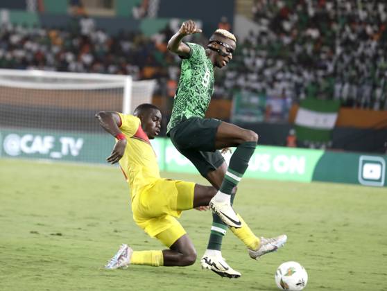 Nigeria v Angola - Africa Cup of Nations ABIDJAN, IVORY COAST - FEBRUARY 02: Victor Osimhen (R) of Nigeria in action during the Africa Cup of Nations quarterfinal match between Nigeria and Angola at Felix Houphouet Boigny Stadium in Abidjan, Ivory Coast on February 02, 2024. Côte d Ivoire World. Editorial use only. Please get in touch for any other usage. Copyright: x2025xAnadoluxYvanxGabonx