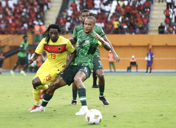 Nigeria v Angola - Africa Cup of Nations ABIDJAN, IVORY COAST - FEBRUARY 02: William Troost-Ekong (R) of Nigeria in action against Mabululu (L) of Angola during the Africa Cup of Nations quarterfinal match between Nigeria and Angola at Felix Houphouet Boigny Stadium in Abidjan, Ivory Coast on February 02, 2024. Côte d Ivoire World. Editorial use only. Please get in touch for any other usage. Copyright: x2025xAnadoluxYvanxGabonx