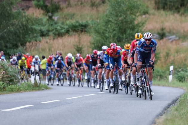 Sport Bilder des Tages Radsport UCI ProSeries Men Elite LIDL Deutschland Tour 2025 Etappe 3 Arnsberg - Kassel am 23.08.2025 Das Peloton