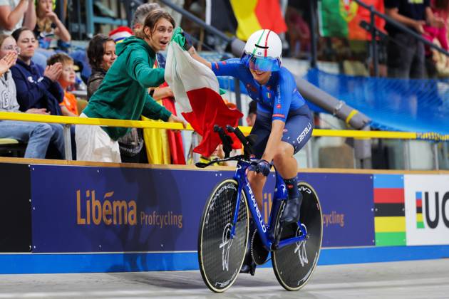 2025 UCI Junior Track World Championships Picture by Alex Whitehead SWpix.com - 20 08 2025 - Cycling - 2025 UCI Junior Track World Championships - Omnisport, Apeldoorn, Netherlands - Women Kilo Time Trial Final - Matilde Cenci (Italy) wins the Women Kilo Time Trial World Championship, WM, Weltmeisterschaft Copyright: x xSWpix.comx(t axPhotographyxHubxLtd)xAlexxWhitehead SWpix.comx SWP-3030-0932