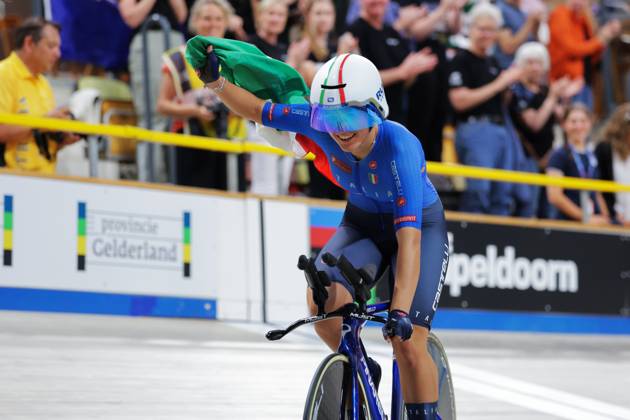 2025 UCI Junior Track World Championships Picture by Alex Whitehead SWpix.com - 20 08 2025 - Cycling - 2025 UCI Junior Track World Championships - Omnisport, Apeldoorn, Netherlands - Women Kilo Time Trial Final - Matilde Cenci (Italy) wins the Women Kilo Time Trial World Championship, WM, Weltmeisterschaft Copyright: x xSWpix.comx(t axPhotographyxHubxLtd)xAlexxWhitehead SWpix.comx SWP-3030-0933