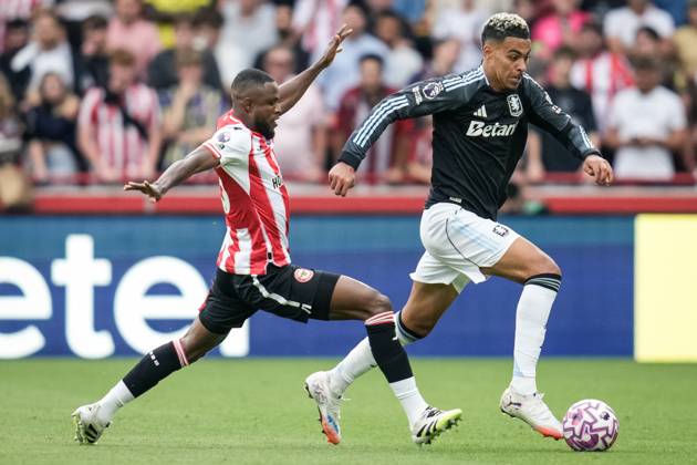 Premier League Brentford v Aston Villa Morgan Rogers of Aston Villa on the ball during the Premier League match Brentford vs Aston Villa at The Gtech Community Stadium, London, United Kingdom, 23rd August 2025 (Photo by Harvey Murphy News Images) Copyright: xHarveyxMurphy NewsxImagesx
