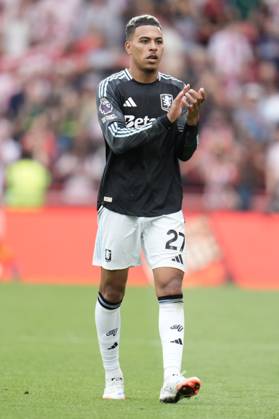 Premier League Brentford v Aston Villa Morgan Rogers of Aston Villa claps supporters at full time during the Premier League match Brentford vs Aston Villa at The Gtech Community Stadium, London, United Kingdom, 23rd August 2025 (Photo by Harvey Murphy News Images) Copyright: xHarveyxMurphy NewsxImagesx