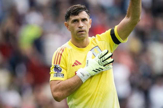 Premier League Brentford v Aston Villa Emiliano Martinez of Aston Villa during the Premier League match Brentford vs Aston Villa at The Gtech Community Stadium, London, United Kingdom, 23rd August 2025 (Photo by Harvey Murphy News Images) Copyright: xHarveyxMurphy NewsxImagesx