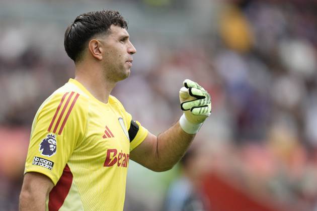 Premier League Brentford v Aston Villa Emiliano Martinez of Aston Villa during the Premier League match Brentford vs Aston Villa at The Gtech Community Stadium, London, United Kingdom, 23rd August 2025 (Photo by Harvey Murphy News Images) Copyright: xHarveyxMurphy NewsxImagesx