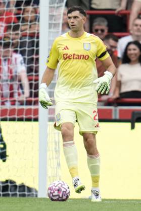 Premier League Brentford v Aston Villa Emiliano Martinez of Aston Villa during the Premier League match Brentford vs Aston Villa at The Gtech Community Stadium, London, United Kingdom, 23rd August 2025 (Photo by Harvey Murphy News Images) Copyright: xHarveyxMurphy NewsxImagesx
