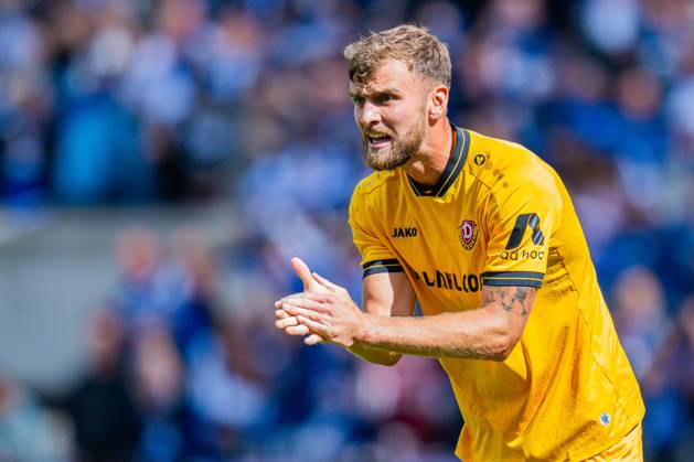 24.08.2025 - Fußball, 2025 2026, 2. Bundesliga, 3. Spieltag, DSC Arminia Bielefeld - SG Dynamo Dresden: Lars Bünning (Dresden) nach dem Tor zum 1:1 von Joel Grodowski (Bielefeld) DFL REGULATIONS PROHIBIT ANY USE OF PHOTOGRAPHS AS IMAGE SEQUENCES AND OR QUASI-VIDEO.