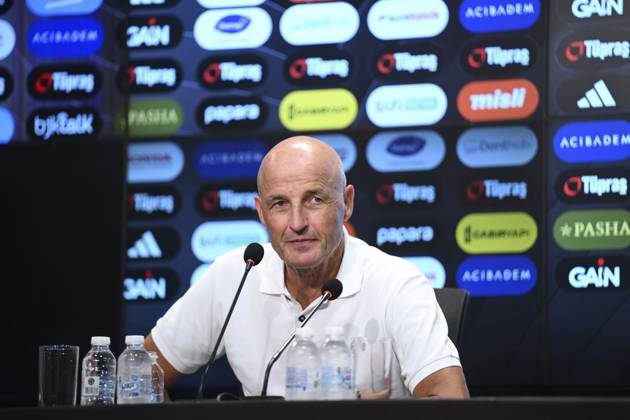 Besiktas v FC Lausanne - UEFA Conference League ISTANBUL, TURKIYE - AUGUST 28: Head coach of Lausanne Peter Zeidler speaks during a press conference, PK, Pressekonferenz after the UEFA Conference League play-off second leg match between Besiktas and Lausanne at Tupras Stadium in Istanbul, Turkiye, on August 28, 2025. Arif Hudaverdi Yaman Anadolu Istanbul Turkey. Editorial use only. Please get in touch for any other usage.  Copyright: x2025xAnadoluxArifxHudaverdixYamanx