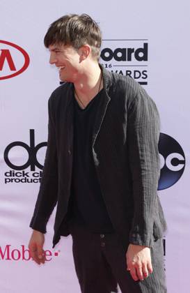 May 22, 2016 - Las Vegas, NV, United States - 22 May 2016 - Las Vegas, NV - Ashton Kutcher. 2016 Billboard Music Awards from the T-Mobile Arena - Arrivals. Credit: mjt AdMedia Copyright: xMjt Admediax