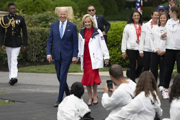 May 4, 2022, Washington, District of Columbia, USA: United States President Joe Biden and first lady Dr. Jill Biden arrive to celebrate U.S. athletes participation in the Tokyo 2020 Summer Olympic and Paralympic Games and Beijing 2022 Winter Olympic and Paralympic Games, at the White House in Washington, DC on May 4, 2022 Copyright: xChrisxKleponisx