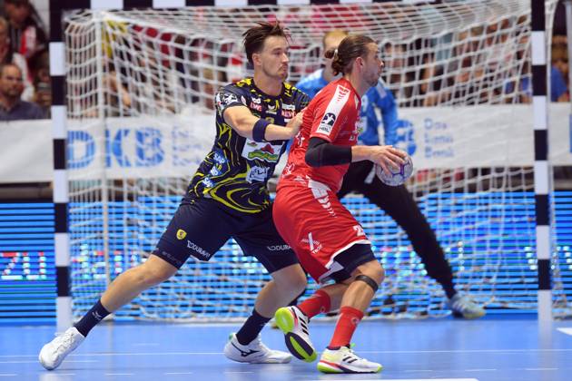 Olle Forsell Schefvert (MT Melsungen 25) (am Ball), Robert Timmermeister (Rhein-Neckar Loewen 7) (L) , GER, MT Melsungen - Rhein-Neckar Loewen, Handball, 1. Bundesliga, 1. Spieltag, Saison 2025 2026, 29.08.2025, GER, MT Melsungen - Rhein-Neckar Loewen, Handball, 1. Bundesliga, 1. Spieltag, Saison 2025 2026, 29.08.2025 Kassel Copyright: xEibner-Pressefotox xRolandxSippelx EP_RSL