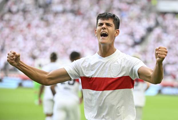 Sport Bilder des Tages TOR zum 1:0 Jose Maria Chema Andres Baixauli VfB Stuttgart (30) Torjubel Gestik Geste VfB Stuttgart vs Borussia Moenchengladbach BMG 30.08.2025 DFL REGULATIONS PROHIBIT ANY USE OF PHOTOGRAPHS AS IMAGE SEQUENCES AND OR QUASI-VIDEO VfB Stuttgart vs Borussia Moenchengladbach BMG