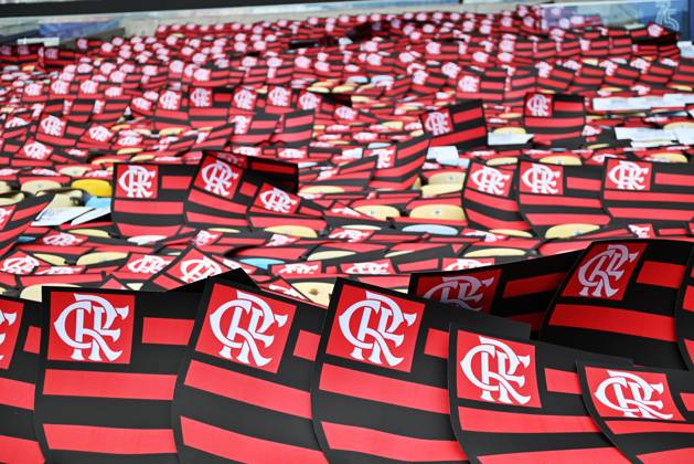 Flamengo x Gremio RIO DE JANEIRO, RJ - 31.08.2025: FLAMENGO X GREMIO - preparations for the mosaic with shields during Flamengo x Gremio held at Maracana Stadium, for the 22nd round of the 2025 Brazilian Championship, on Sunday afternoon (31), in Rio de Janeiro, RJ (Photo: Celso Pupo Fotoarena) x2797612x CelsoxPupo