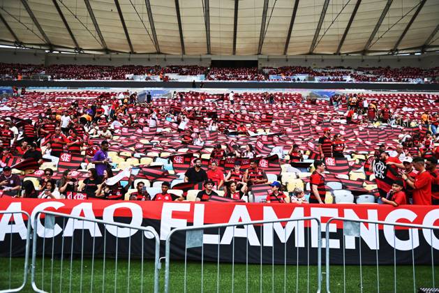 Flamengo x Gremio RIO DE JANEIRO, RJ - 31.08.2025: FLAMENGO X GREMIO - preparations for the mosaic with shields during Flamengo x Gremio held at Maracana Stadium, for the 22nd round of the 2025 Brazilian Championship, on Sunday afternoon (31), in Rio de Janeiro, RJ (Photo: Celso Pupo Fotoarena) x2797614x CelsoxPupo