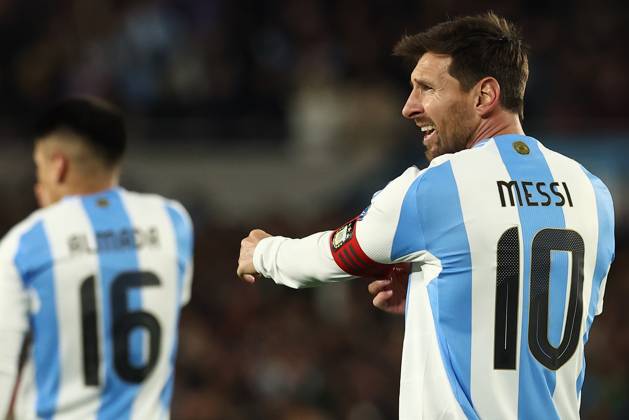 Argentina s forward Lionel Messi (R) celebrates after scoring the team™s third goal during the South American qualification football match between Argentina and Venezuela for the FIFA World Cup, WM, Weltmeisterschaft, Fussball 2026 at the Monumental stadium in Buenos Aires on September 4, 2025. BUENOS AIRES ARGENTINA Copyright: xALEJANDROxPAGNIx