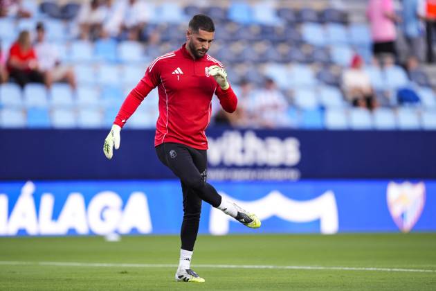 September 6, 2025, Malaga, Malaga, SPAIN: Luca Zidane of Granada CF warms up during the Spanish league, LaLiga Hypermotion, football match played between Malaga CF and Granada CF at La Rosaleda stadium on September 6, 2025, in Malaga, Spain. Malaga SPAIN - ZUMAa181 20250906_zaa_a181_088 Copyright: xJoaquinxCorcherox