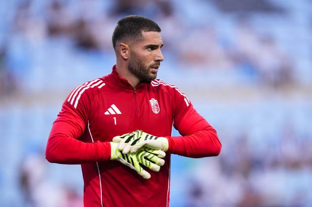 September 6, 2025, Malaga, Malaga, SPAIN: Luca Zidane of Granada CF warms up during the Spanish league, LaLiga Hypermotion, football match played between Malaga CF and Granada CF at La Rosaleda stadium on September 6, 2025, in Malaga, Spain. Malaga SPAIN - ZUMAa181 20250906_zaa_a181_096 Copyright: xJoaquinxCorcherox