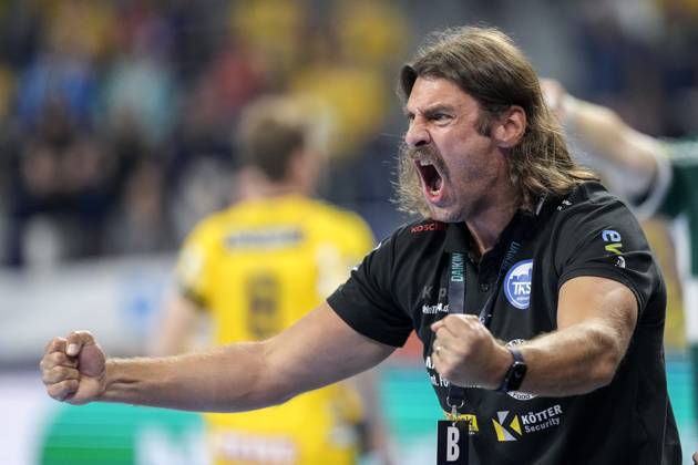 Sebastian Hinze (Trainer, Cheftrainer, ThSV), Einzelbild, Einzelfoto, Aktion, Action, Jubel, jubeln, jubelt, celebration, Freude, freuen, freut sich, zuversichtlich, optimistisch, positiv, Spielszene, 13.09.2025, Mannheim (Deutschland), Handball, Bundesliga, Rhein-Neckar Löwen - ThSV Eisenach