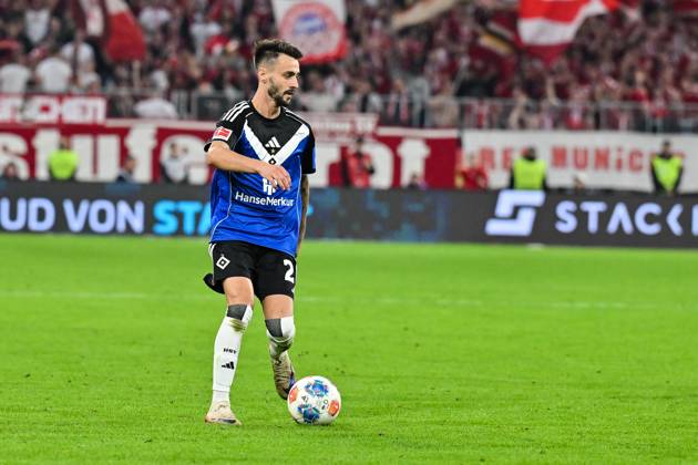 Bundesliga; FC Bayern München - Hamburger SV; 13.09.2025 am Ball Fabio VIEIRA (Hamburger SV 20), Einzelfoto Freisteller Bundesliga: FC Bayern München - Hamburger SV; Allianz-Arena am 13.09.2025 DFL REGULATIONS PROHIBIT ANY USE OF PHOTOGRAPHS AS IMAGE SEQUENCES AND OR QUASI-VIDEO Copyright: xBEAUTIFULxSPORTS Goldbergx