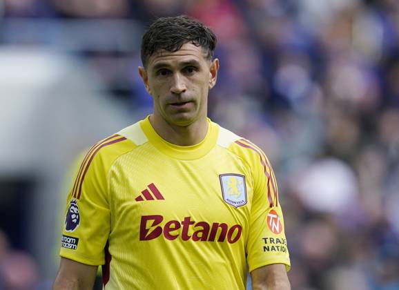 Liverpool, England, 13th September 2025. Emiliano Martinez of Aston Villa during the Everton vs Aston Villa Premier League match at Hill Dickinson Stadium, Liverpool. Picture credit should read: Andrew Yates Sportimage EDITORIAL USE ONLY. No use with unauthorised audio, video, data, fixture lists, club league logos or live services. Online in-match use limited to 120 images, no video emulation. No use in betting, games or single club league player publications. SPI_024_AY_EVERTON_VILLA SPI-4134-0038