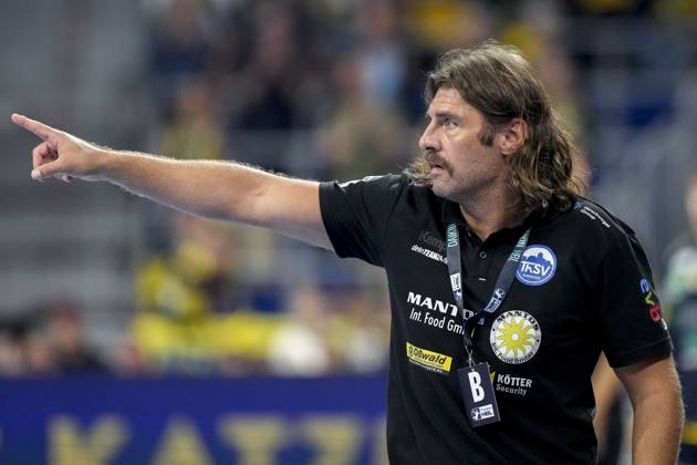Sebastian Hinze (Trainer, Cheftrainer, ThSV), gibt Anweisungen, gestikuliert, mit den Armen gestikulieren, Einzelbild, Einzelfoto, Aktion, Action, 13.09.2025, Mannheim (Deutschland), Handball, Bundesliga, Rhein-Neckar Löwen - ThSV Eisenach