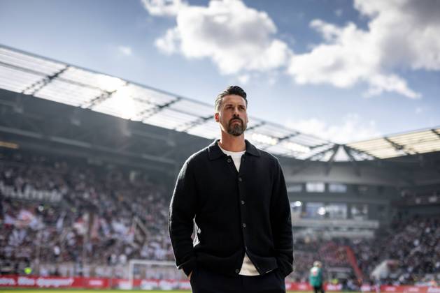 Hamburg, 14. September 2025 - Fußball, 1. Bundesliga 2025 26, FC St. Pauli - FC Augsburg: Sandro Wagner (FC Augsburg, Trainer) DFL REGULATIONS PROHIBIT ANY USE OF PHOTOGRAPHS AS IMAGE SEQUENCES AND OR QUASI-VIDEO.